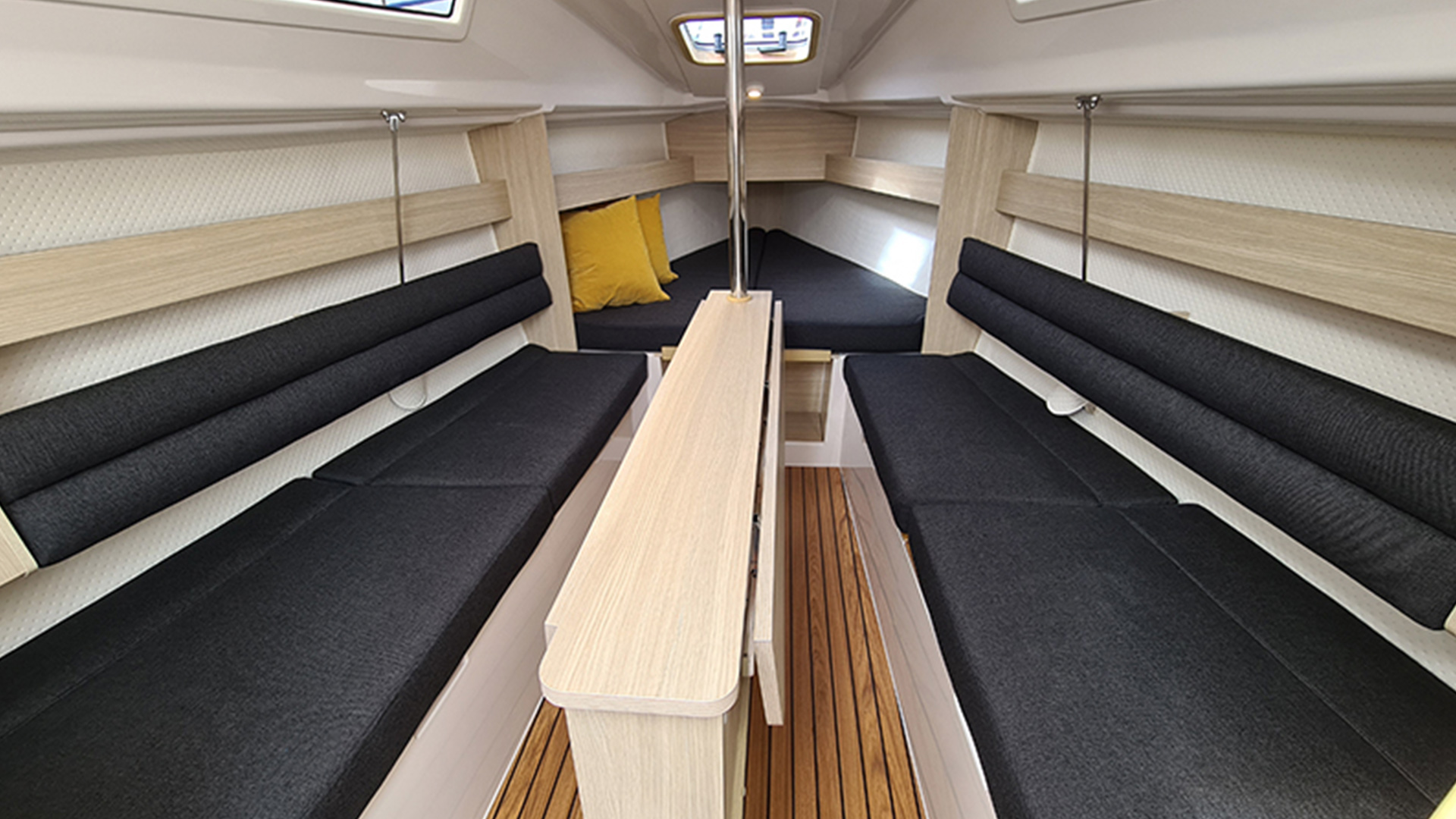 Hoora Yachten - Maxus Evo 24