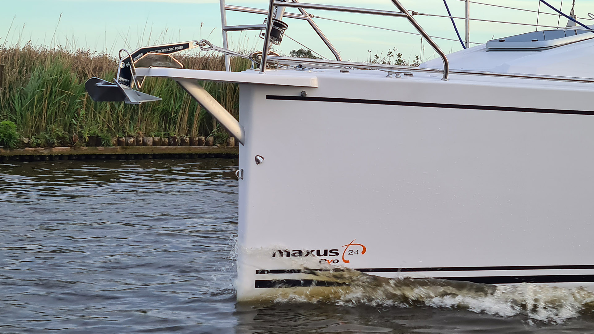 4. Hoora recreation - Karussell-Kabinenboote Maxus Evo 24