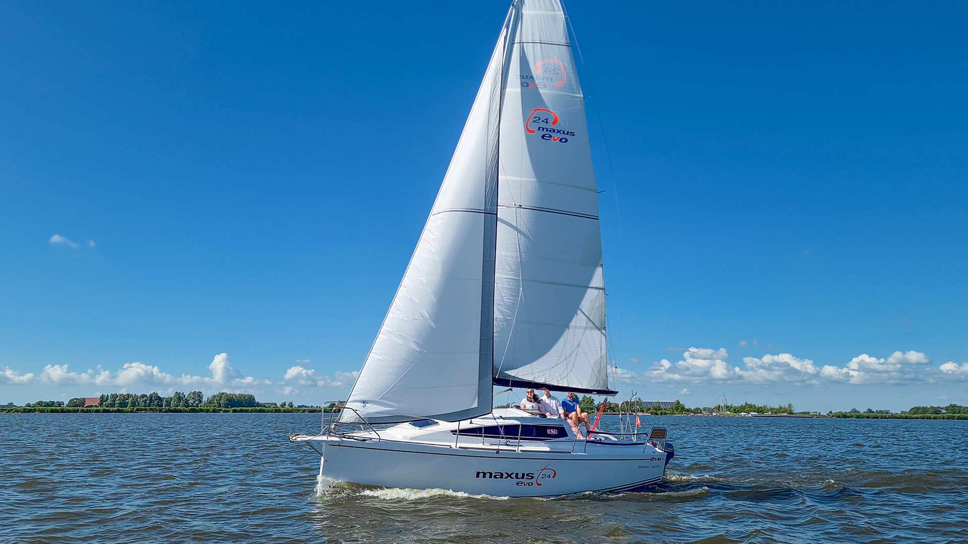 5. Hoora recreation - Karussell-Kabinenboote Maxus Evo 24