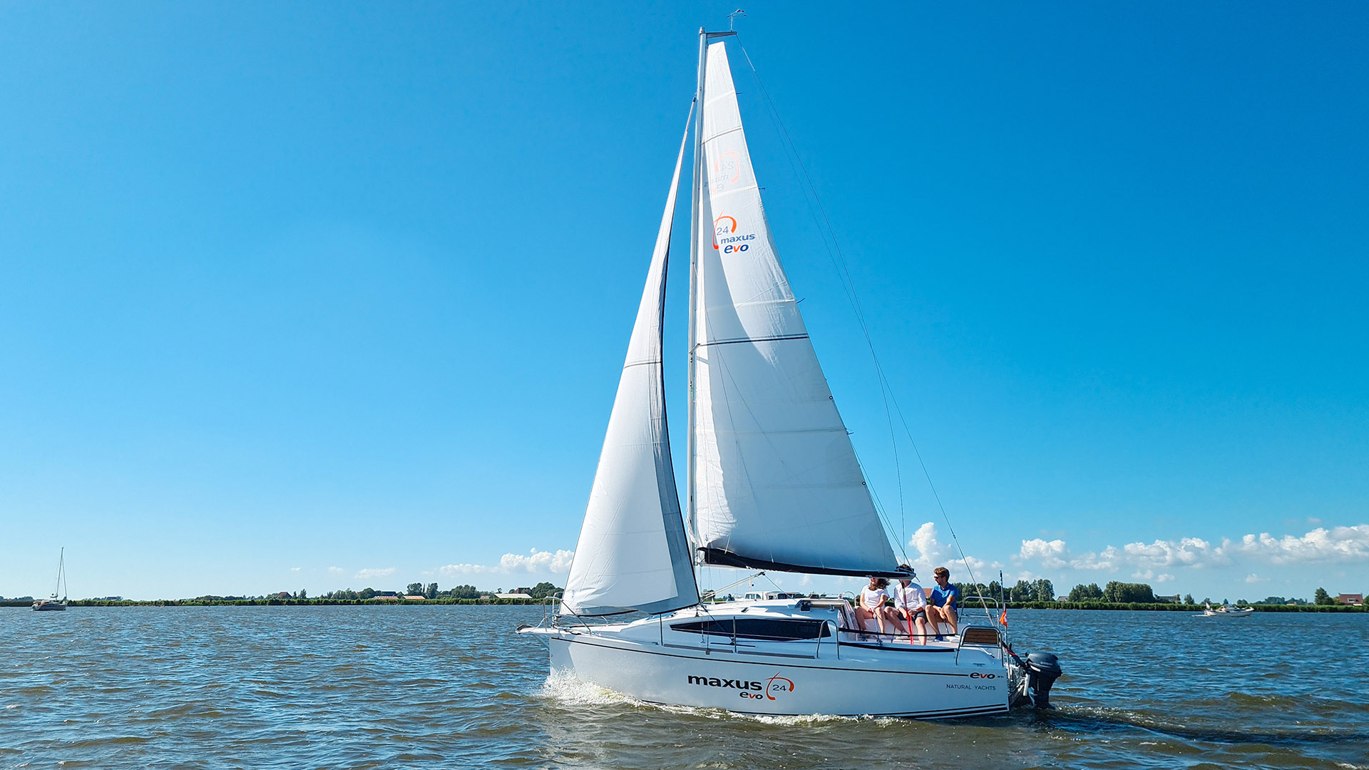 6. Hoora recreation - Karussell-Kabinenboote Maxus Evo 24
