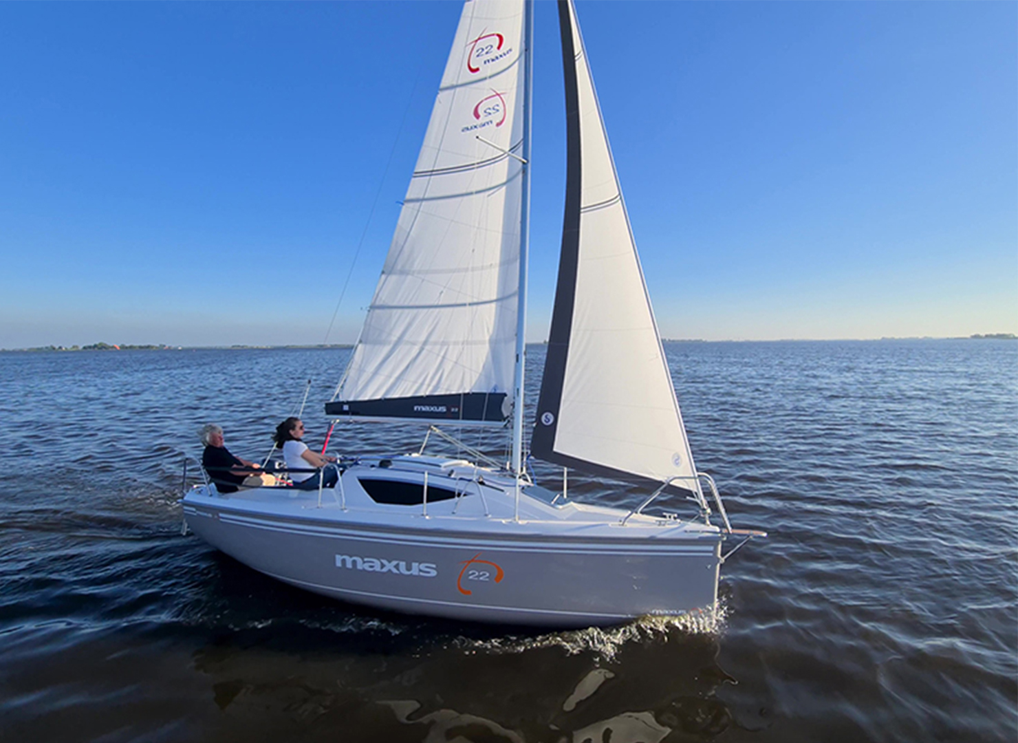 Kajuitzeilboot (Maxus 22, Maxus EVO 24) van Hoora Recreatie in Heeg